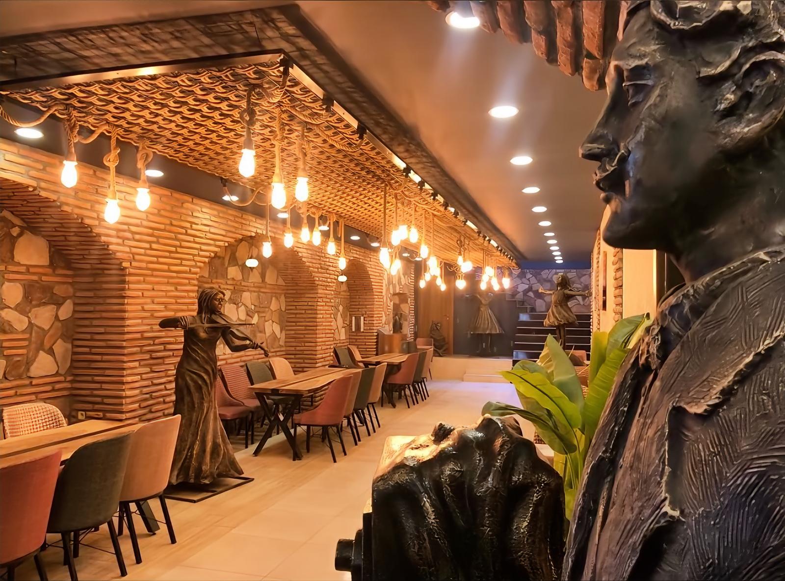 Restaurant & Cafe